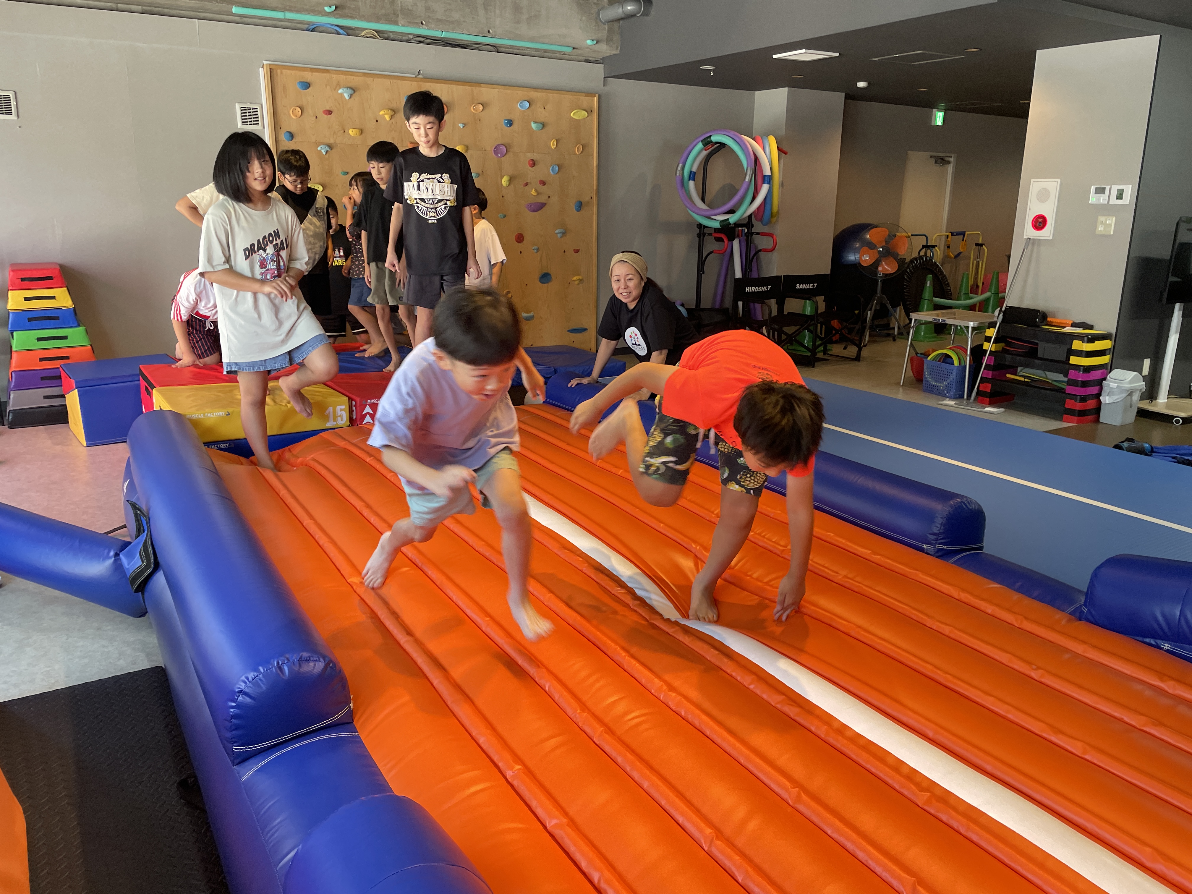 エアージャンピングマットで子どもたちの足を速くしよう！｜鹿児島市松原町｜運動＆学習教室BIGTREE