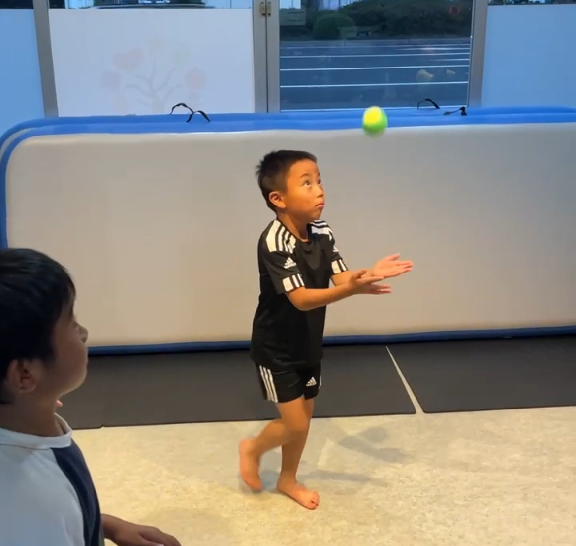 ボール遊びで体の動きがスムーズに